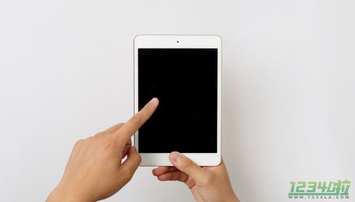 随着苹果新版iPad的发布，一则iPad没有计算器的话题引热议